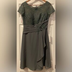 Elegant Gray Lace Evening Dress